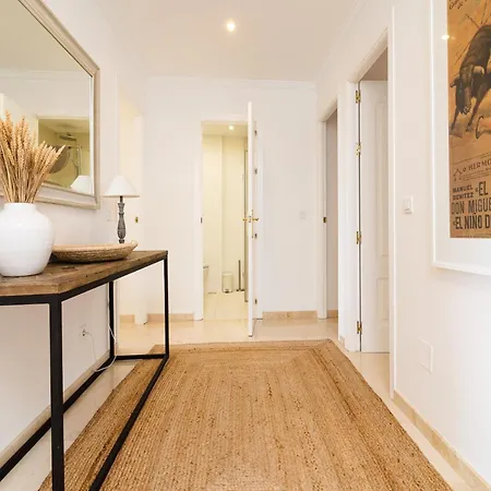 Lovely With Shared Pool Apartment *